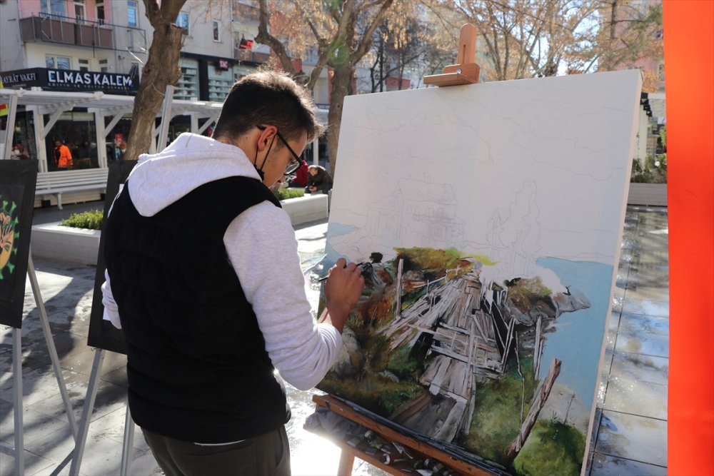 Niğde'de Öğrenciler Yaptıkları Resimlerle Kovid-19'u Anlattılar