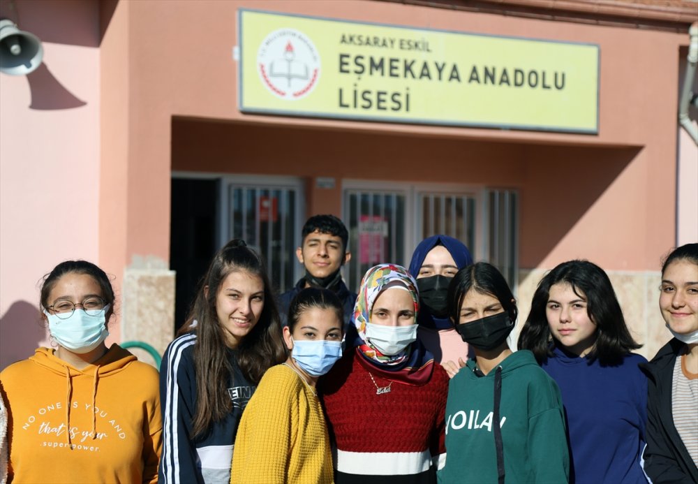 Görme Yetisini Yüzde 90 Kaybeden Öğretmen Öğrencilerine Işık Oluyor