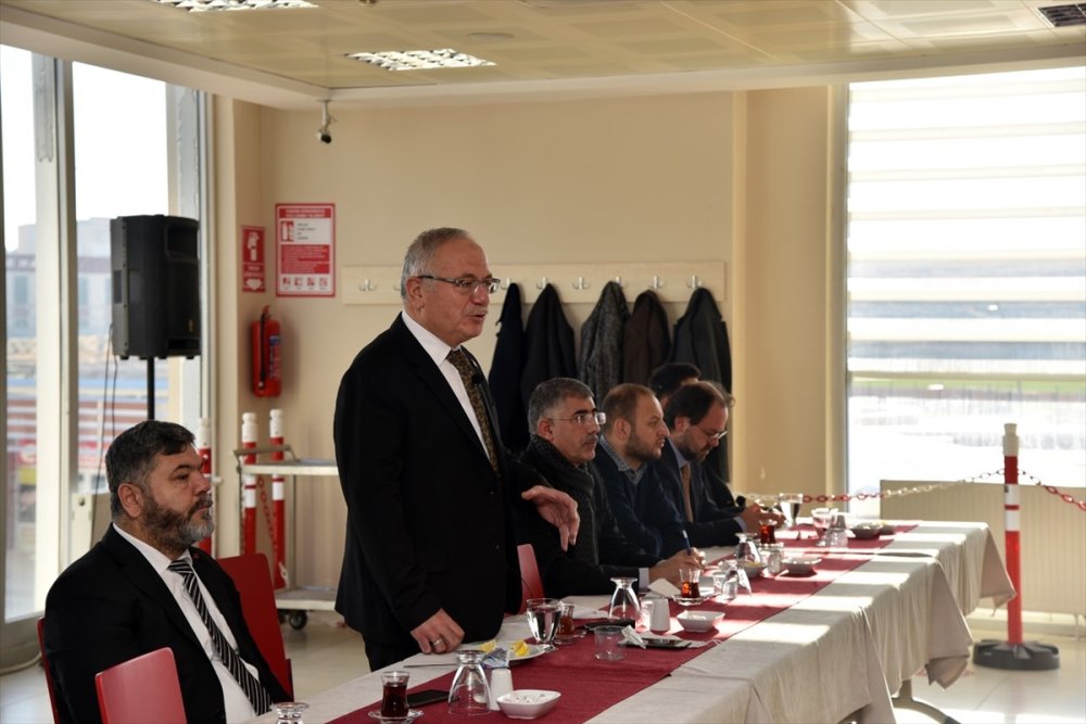 KMÜ Rektörü Ak  Öğrenci Toplulukları Temsilcileriyle Buluştu