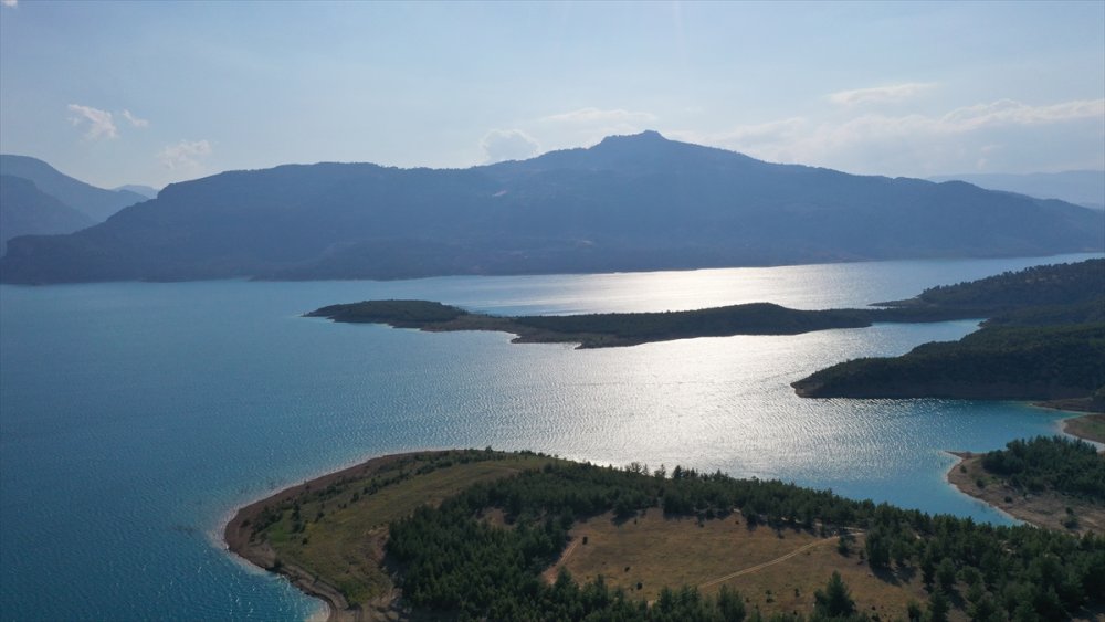 Barajın Turkuazı Ormanın Yeşili