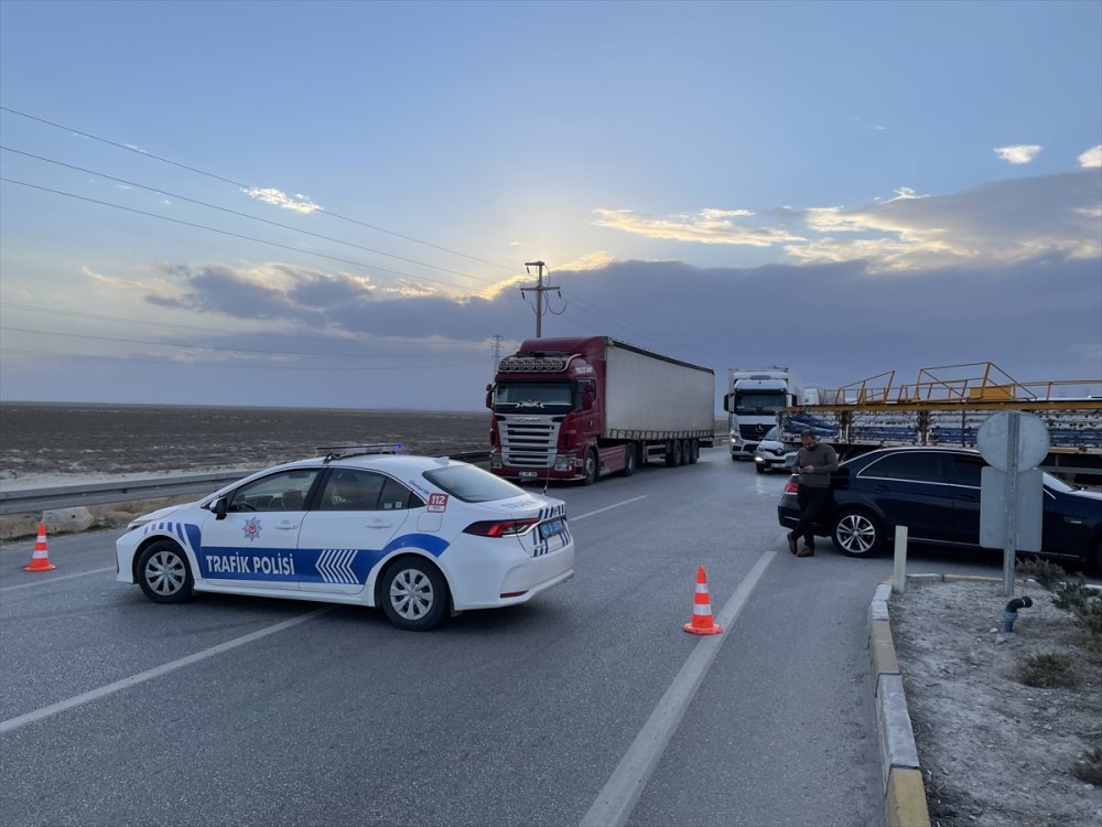 Konya'da Kum Fırtınasında Trafik Kazası Yaşandı