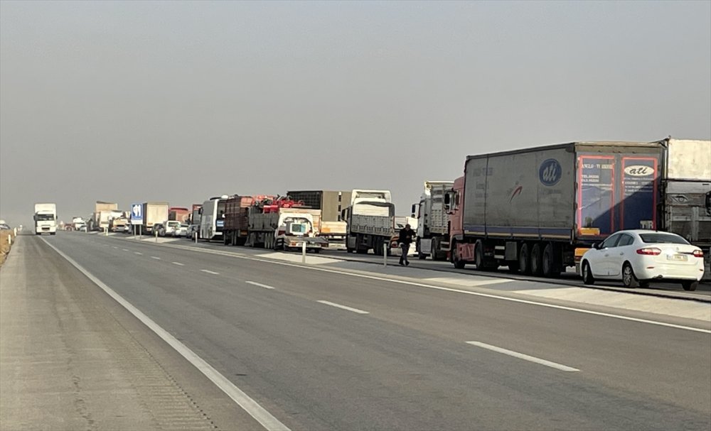 Konya'da Kum Fırtınasında Trafik Kazası Yaşandı