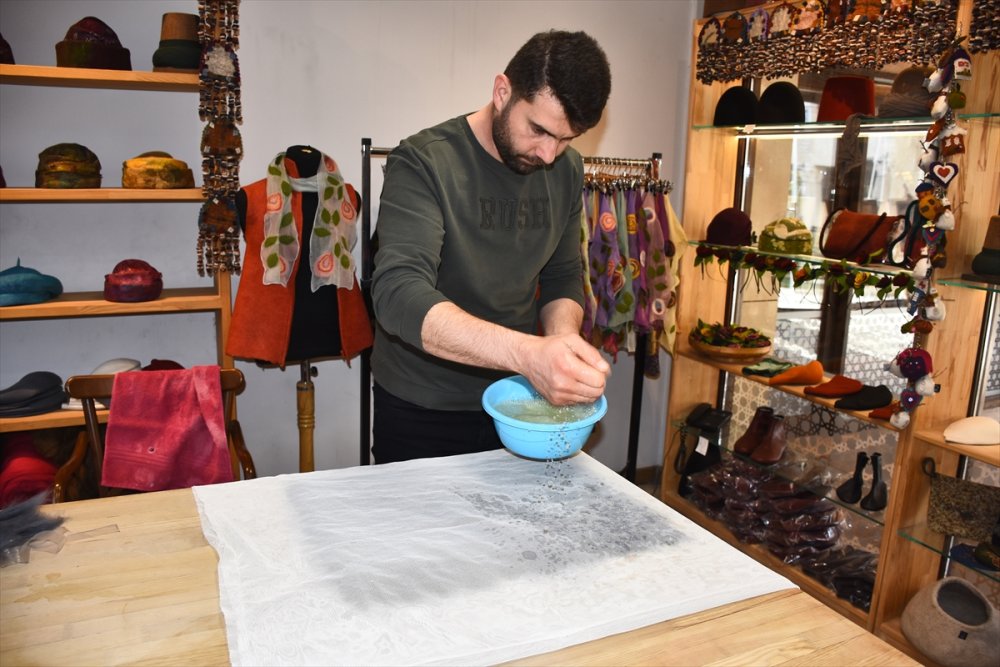 Keçe Usta Ellerde Şekil Alıyor