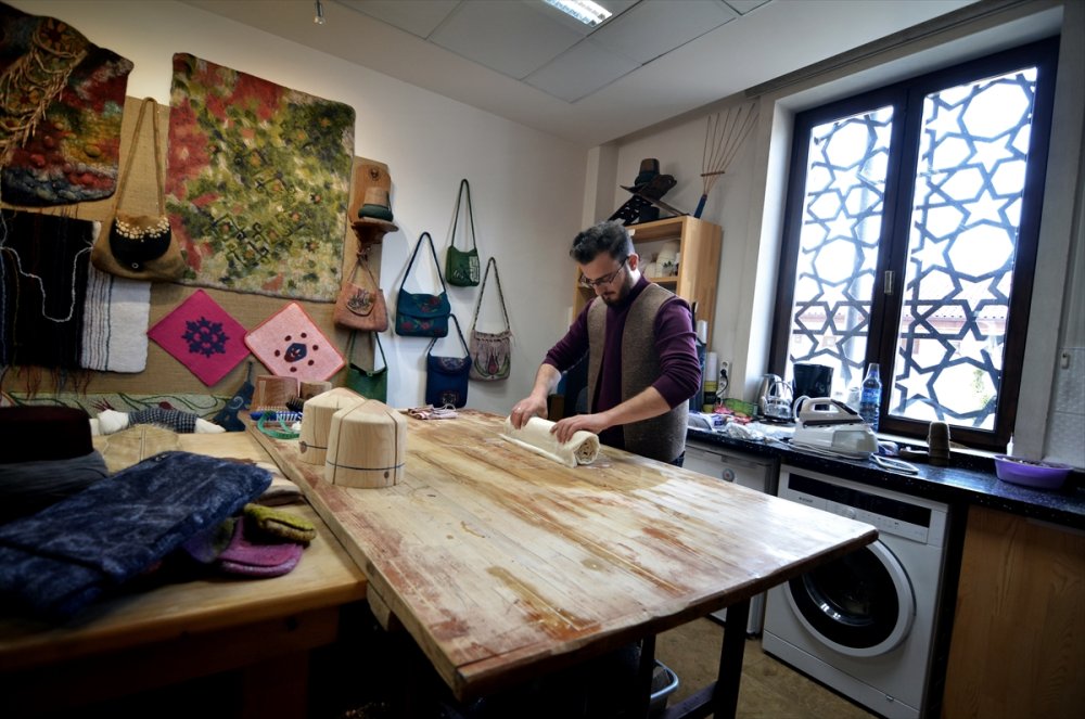 Keçe Usta Ellerde Şekil Alıyor