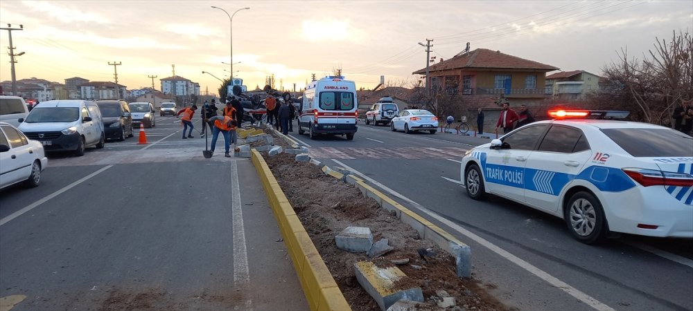Aksaray'da Ambulans Görev Sırasında Kaza Yaptı