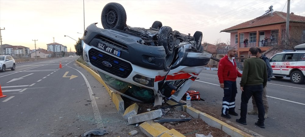 Aksaray'da Ambulans Görev Sırasında Kaza Yaptı