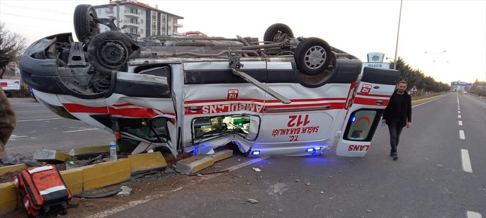 Aksaray'da Ambulans Görev Sırasında Kaza Yaptı