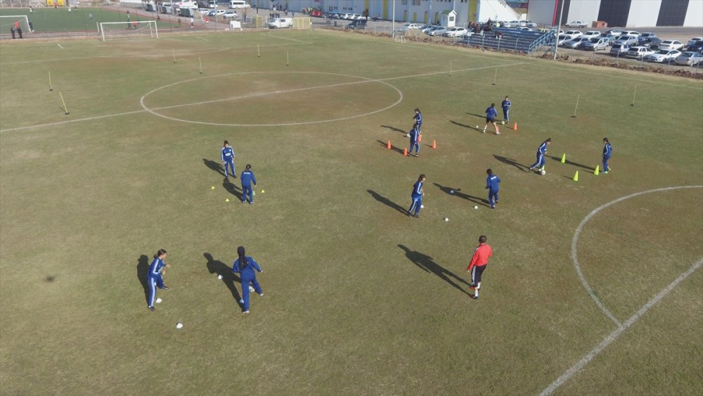 Aksaraylı Kadın Futbolcular 3. Ligde Şampiyonluğu Hedefliyor