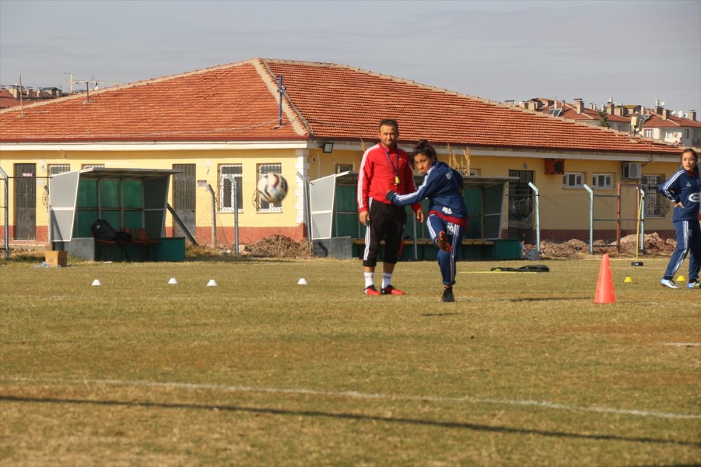 Aksaraylı Kadın Futbolcular 3. Ligde Şampiyonluğu Hedefliyor