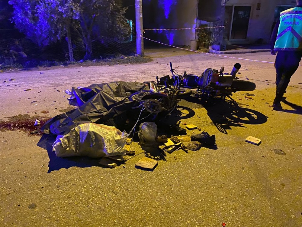 Antalya'da Motosikletler Çarpıştı, 2 Sürücü Öldü