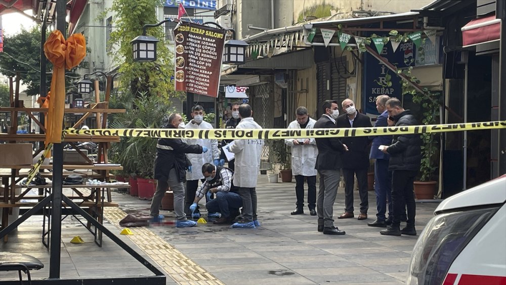 Mersin'de Sokakta Bir Kadını Öldüren Zanlı İntihar Etti