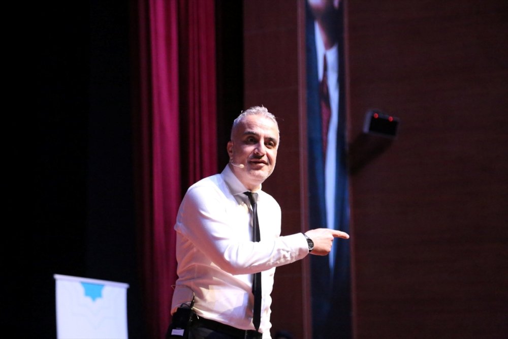 Niğde'de Yapımcı Ve Sunucu Bekir Develi Söyleşiye Katıldı