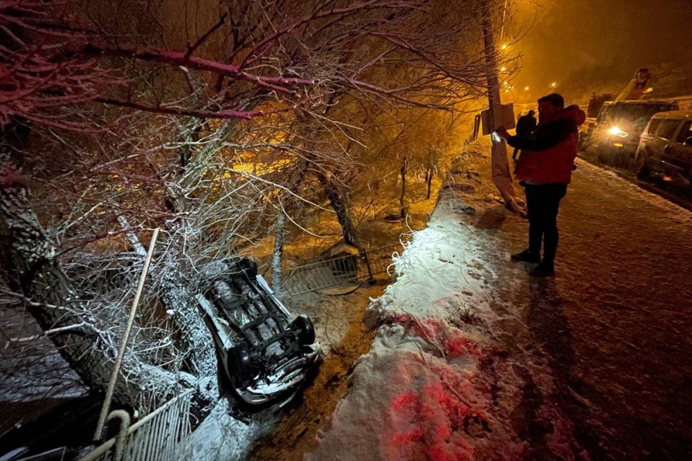 Kayseri'de Kayan Araç 5 Metreden Düştü