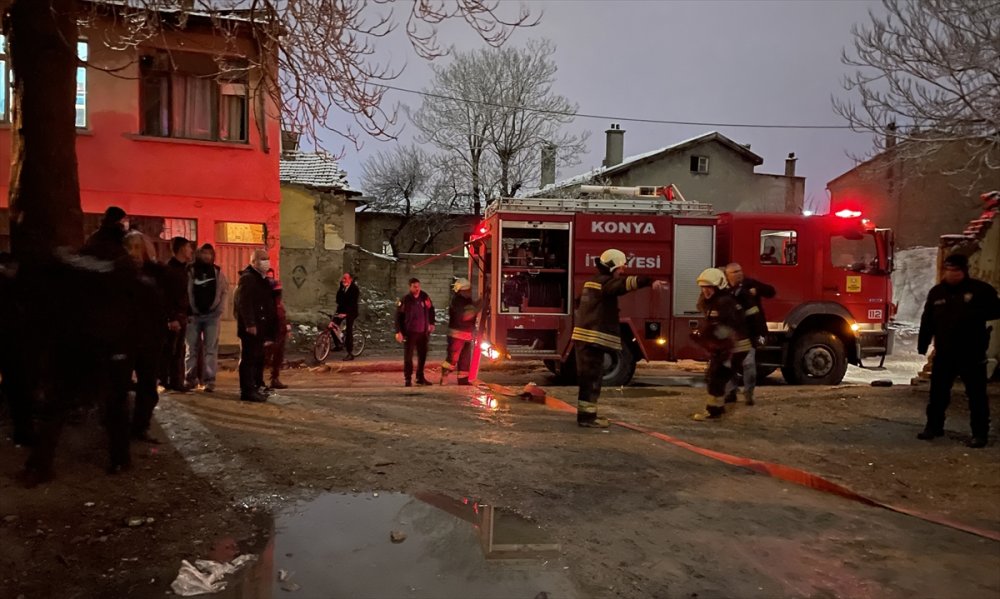 Konya'da Müstakil Evde Çıkan Yangın İtfaiye Ekiplerince Söndürüldü