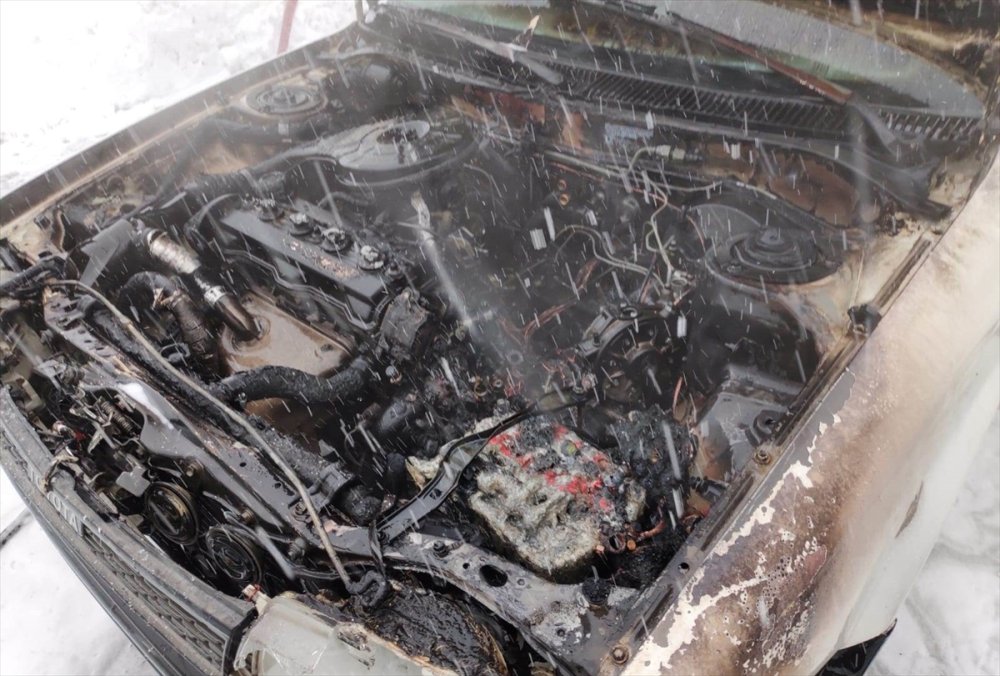 Konya'da Park Halindeki Araç Alev Aldı