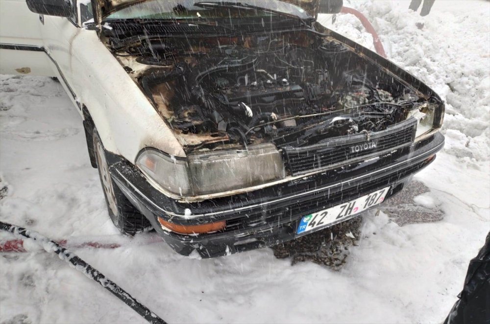 Konya'da Park Halindeki Araç Alev Aldı