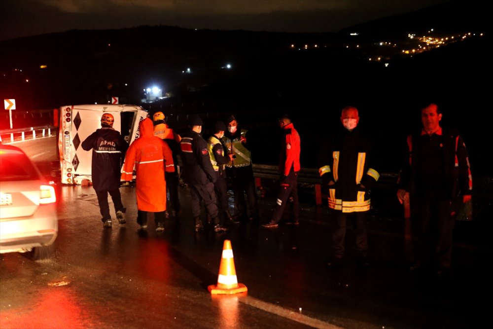 Mersin'de Devrilen Midibüsteki 4 Kişi Yaralandı