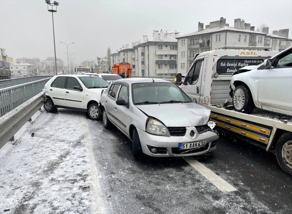 Aksaray'da Zincirleme Trafik Kazası