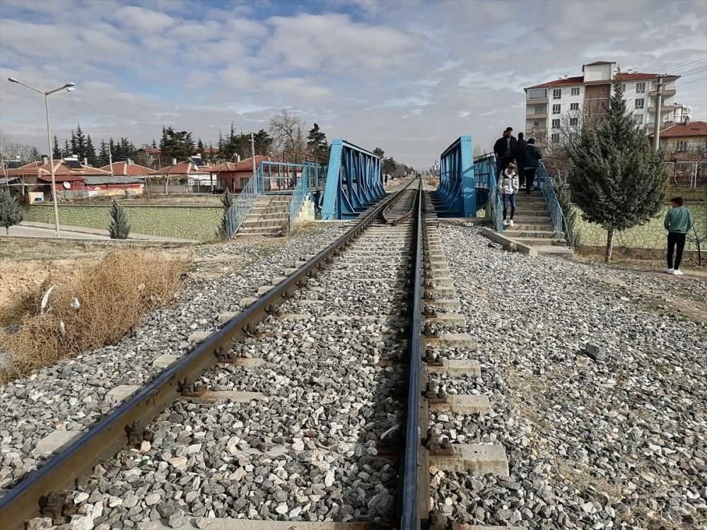 Ereğli'de Hemzemin Geçitte Tren Yayaya Çarptı
