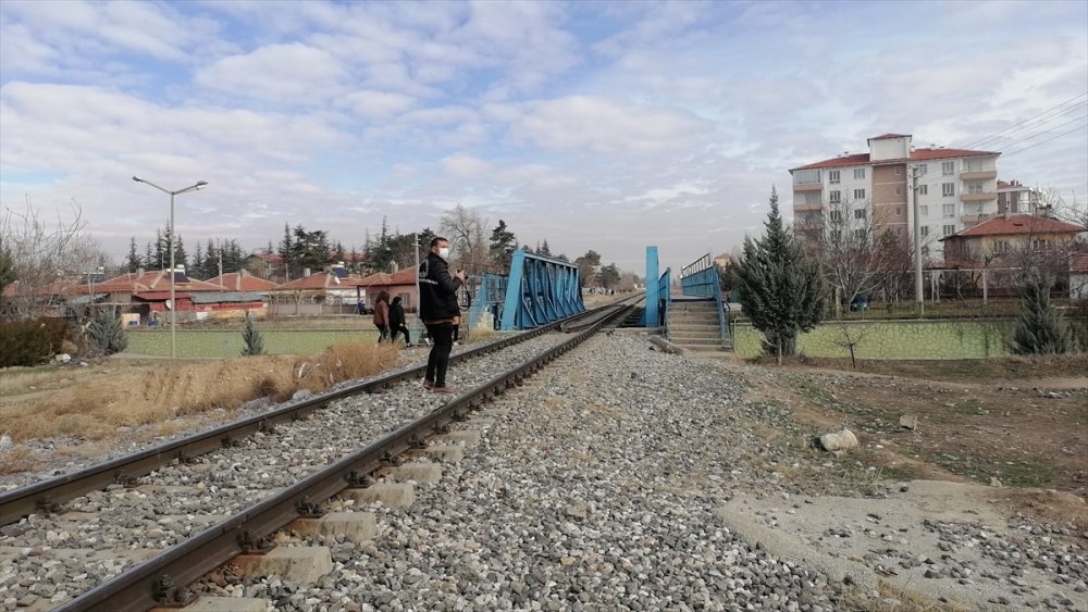 Ereğli'de Hemzemin Geçitte Tren Yayaya Çarptı