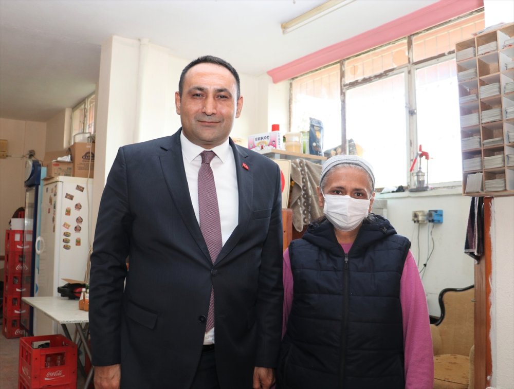 Kadın Çaycı Ekmeğinin Peşinde