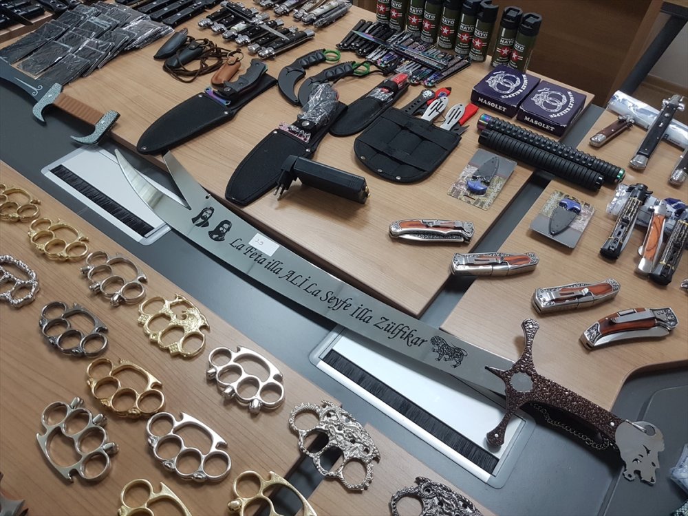 Niğde'de Düzenlenen Operasyonda Çok Sayıda Silah Ve Kesici Alet Ele Geçirildi