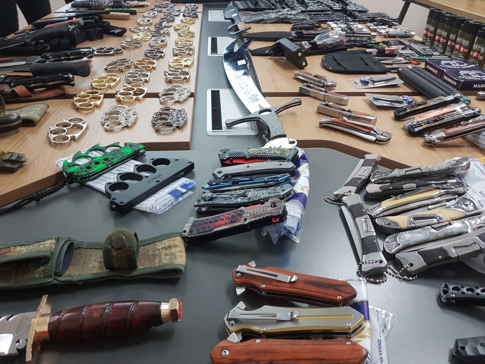 Niğde'de Düzenlenen Operasyonda Çok Sayıda Silah Ve Kesici Alet Ele Geçirildi