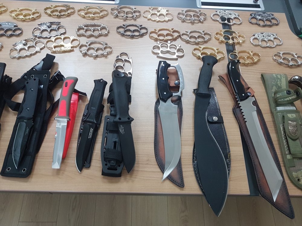 Niğde'de Düzenlenen Operasyonda Çok Sayıda Silah Ve Kesici Alet Ele Geçirildi