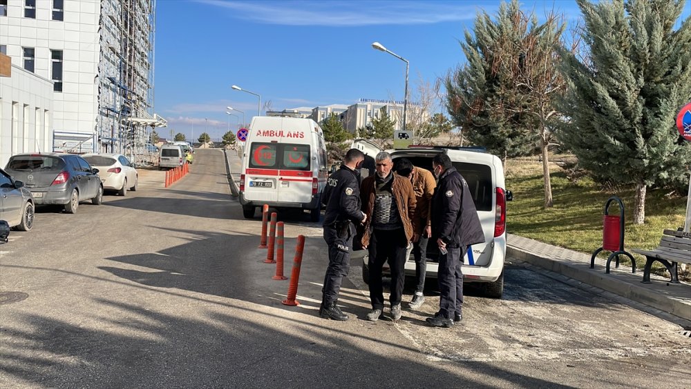 Karaman'da Bıçaklı Kavgada 1 Kişi Ağır Yaralandı