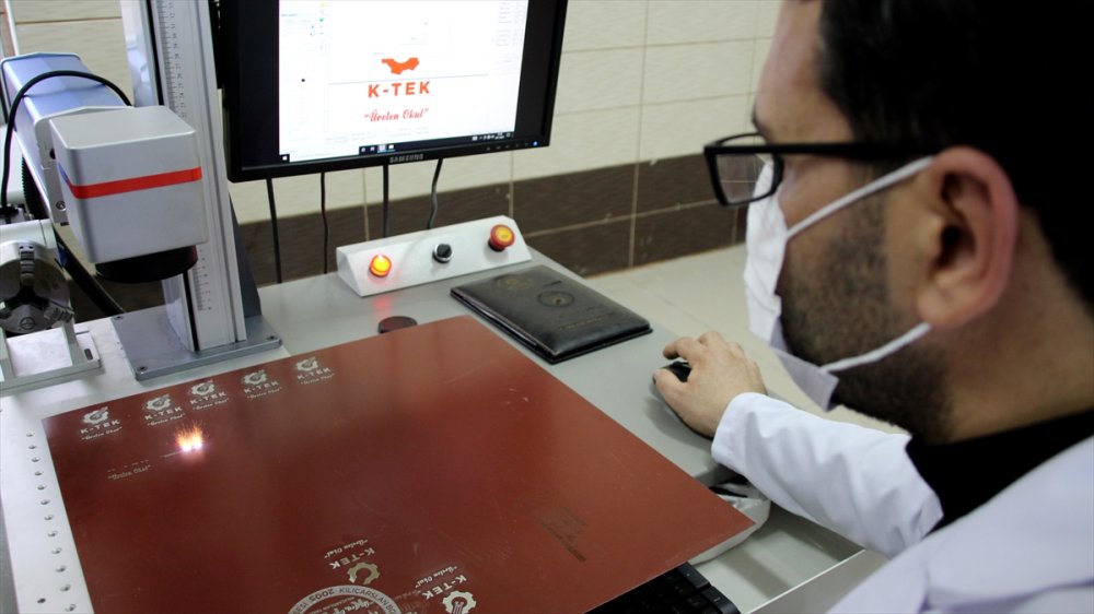 Konya'daki Meslek Liseliler Lazer Markalama Makinesi Üretti