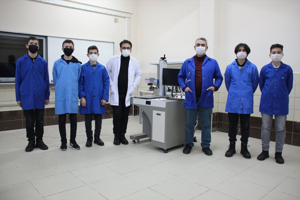 Konya'daki Meslek Liseliler Lazer Markalama Makinesi Üretti