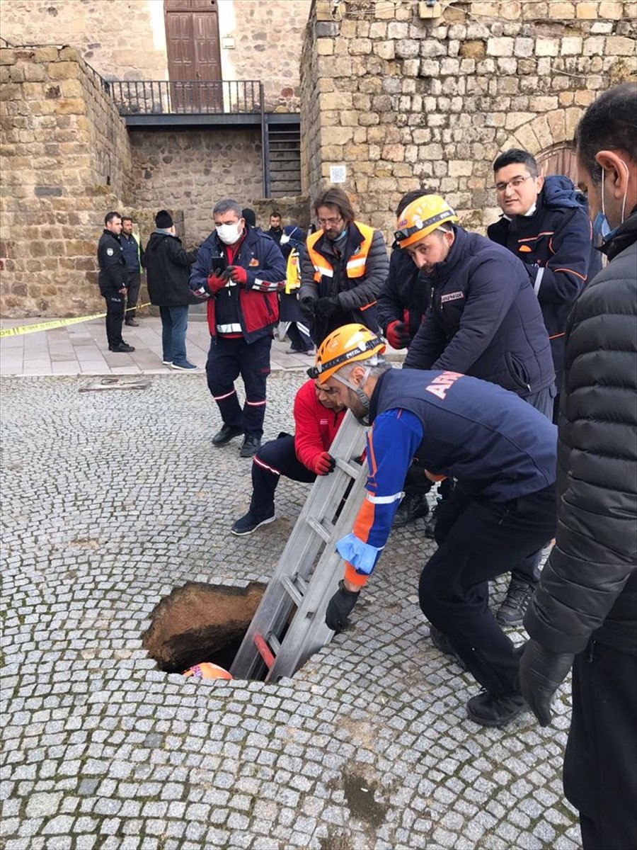 Niğde Kalesi'nde Oluşan Göçük, 200 Metrelik Kaçak Tüneli Ortaya Çıkardı