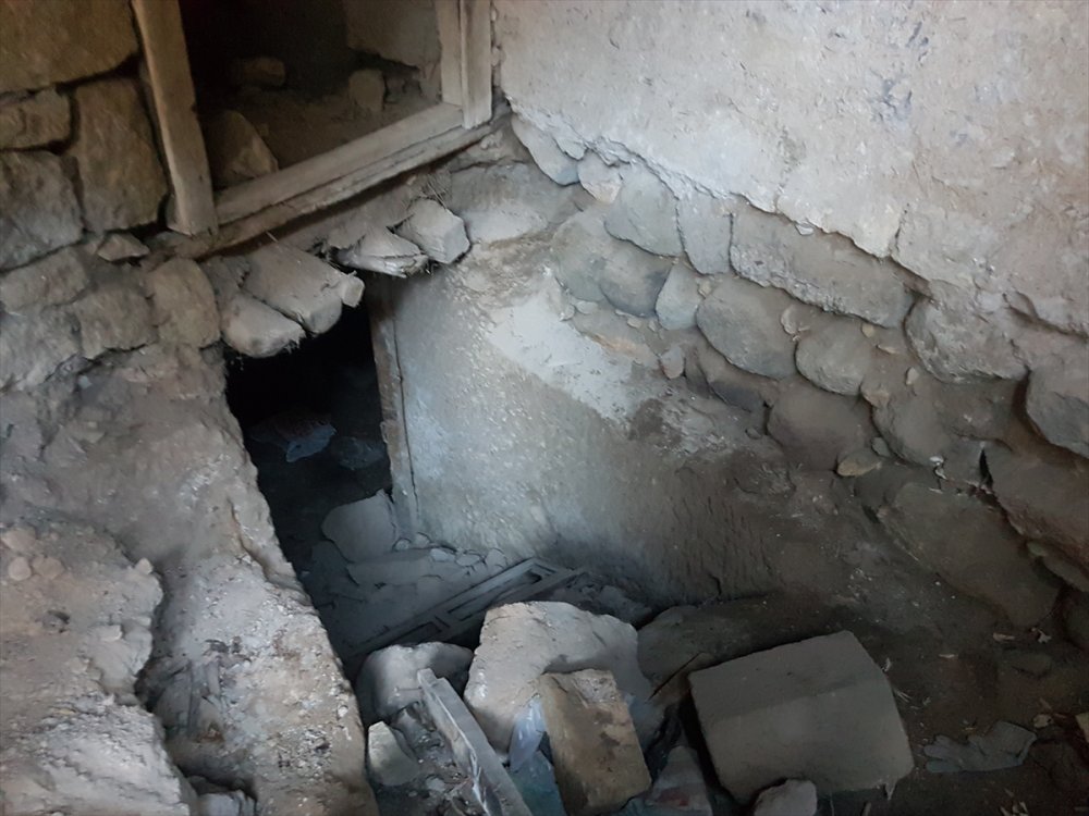 Niğde Kalesi'nde Oluşan Göçük, 200 Metrelik Kaçak Tüneli Ortaya Çıkardı