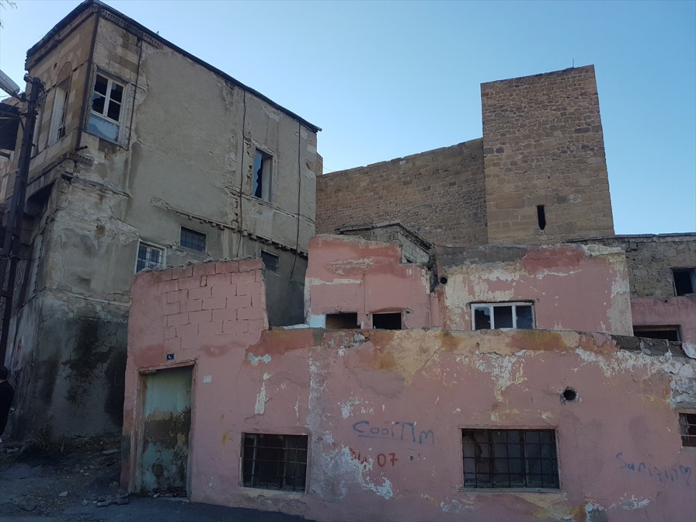 Niğde Kalesi'nde Oluşan Göçük, 200 Metrelik Kaçak Tüneli Ortaya Çıkardı