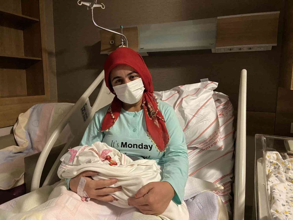 8 Yıl Sonra Yılbaşında İlk Bebeklerine Kavuştular