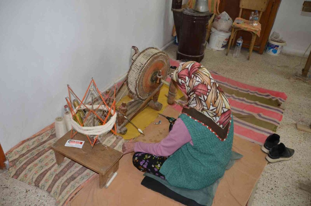 40 Yıldır Unutulan Sanatı, 150 Yıllık Tezgahta Canlandırdı