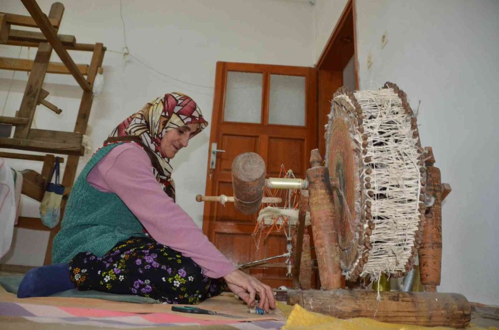 40 Yıldır Unutulan Sanatı, 150 Yıllık Tezgahta Canlandırdı