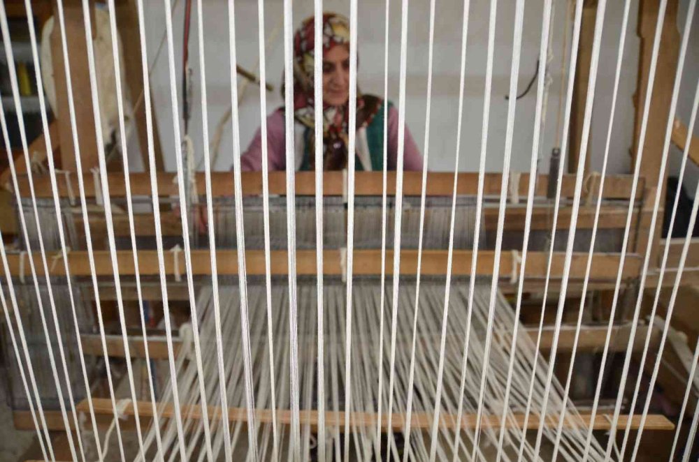 40 Yıldır Unutulan Sanatı, 150 Yıllık Tezgahta Canlandırdı