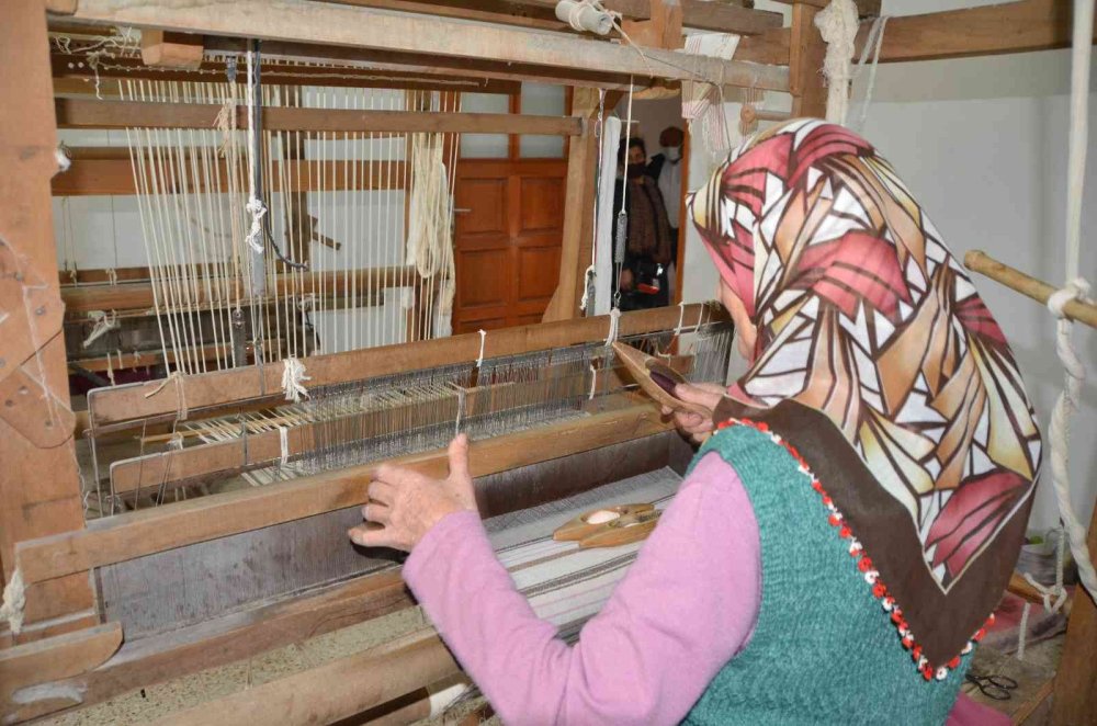40 Yıldır Unutulan Sanatı, 150 Yıllık Tezgahta Canlandırdı