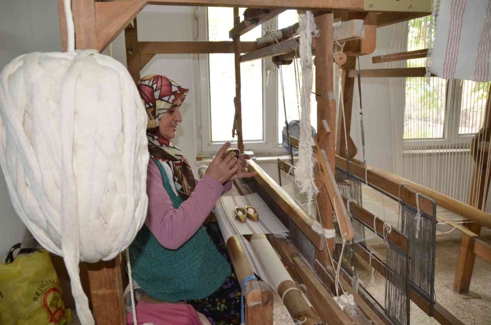 40 Yıldır Unutulan Sanatı, 150 Yıllık Tezgahta Canlandırdı