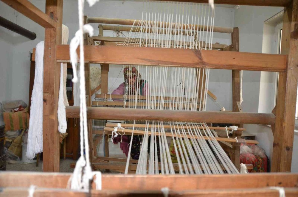 40 Yıldır Unutulan Sanatı, 150 Yıllık Tezgahta Canlandırdı