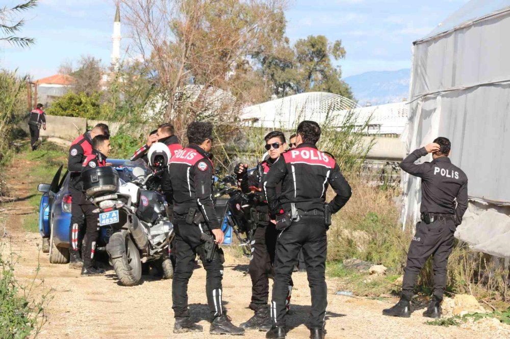 Polislerden Kaçış Sera Arasına Kadar Sürdü