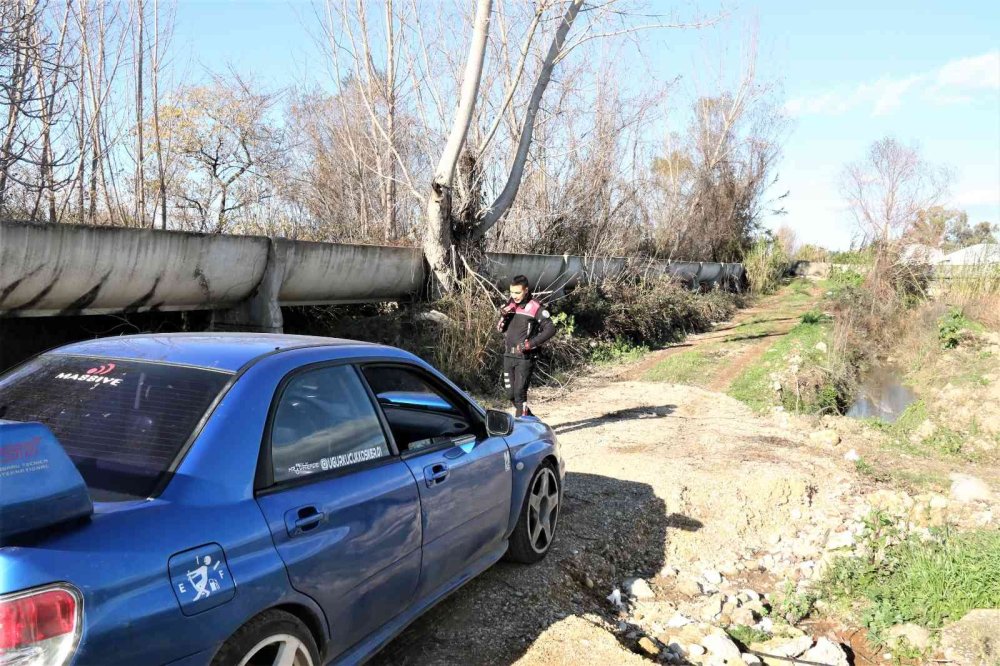 Polislerden Kaçış Sera Arasına Kadar Sürdü