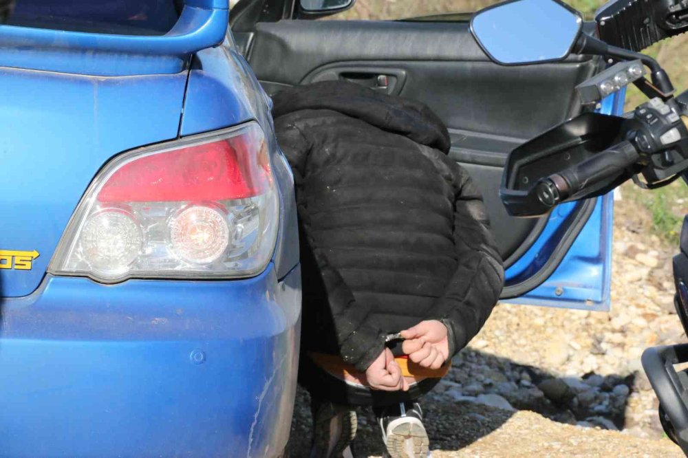 Polislerden Kaçış Sera Arasına Kadar Sürdü