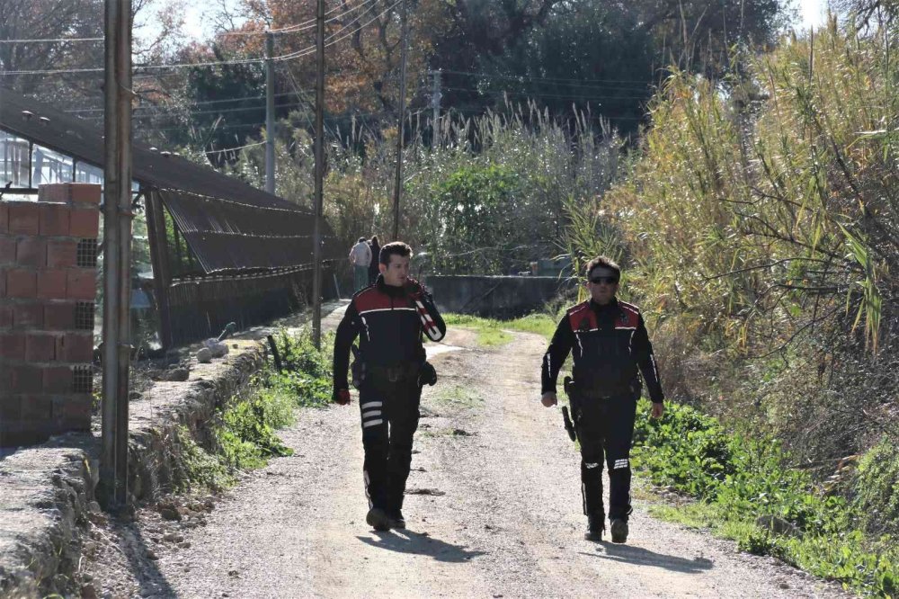 Polislerden Kaçış Sera Arasına Kadar Sürdü