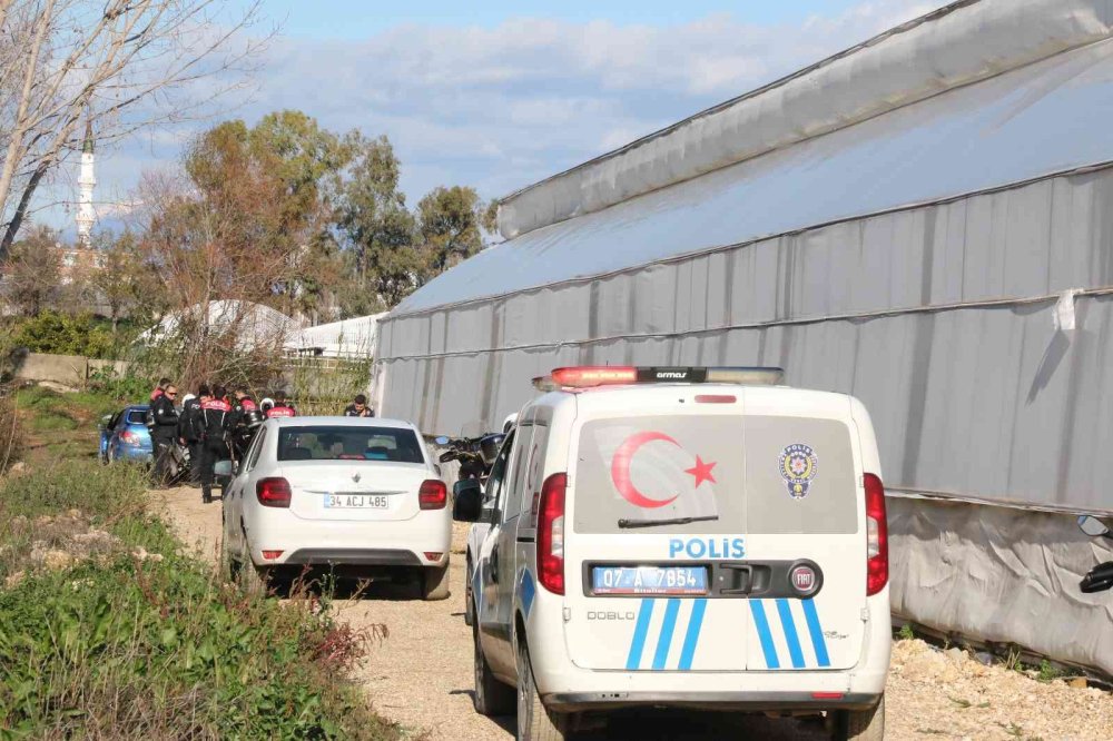 Polislerden Kaçış Sera Arasına Kadar Sürdü