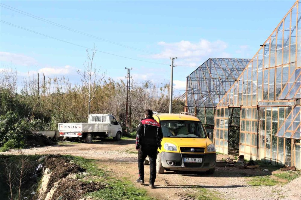 Polislerden Kaçış Sera Arasına Kadar Sürdü
