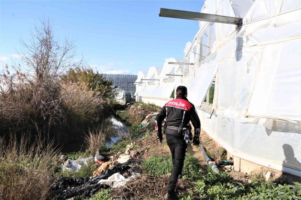 Polislerden Kaçış Sera Arasına Kadar Sürdü