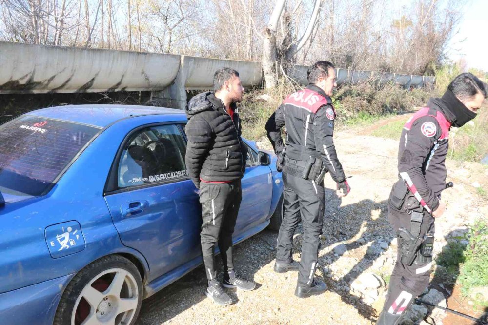 Polislerden Kaçış Sera Arasına Kadar Sürdü