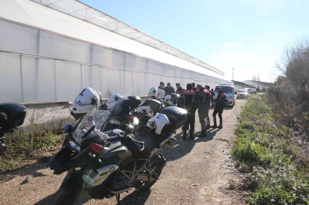 Polislerden Kaçış Sera Arasına Kadar Sürdü